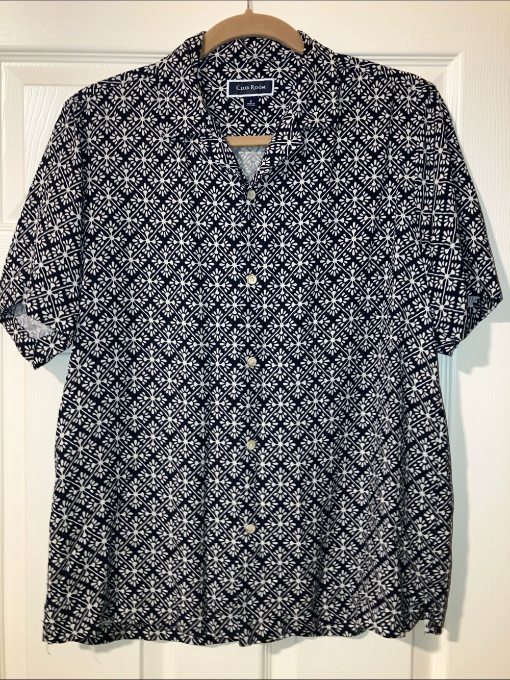 Club Room Navy and White Geometric Short-Sleeve Button-Down Shirt - Small